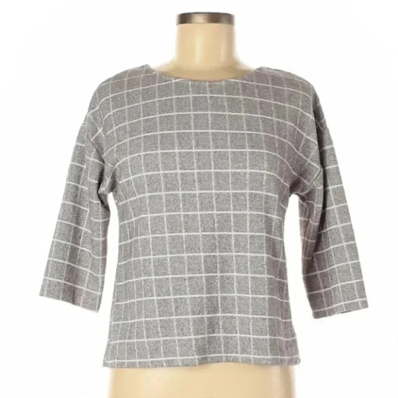 New Look Tops - New Look European Gray Windowpane Print Knit Top